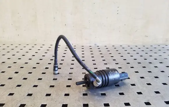 BMW X5 E70 Windscreen/windshield washer pump 67126934160 6934160