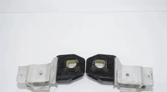 BMW 3 F30 F35 F31 Radiator mount bracket 8620732 8620733 17118620732