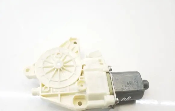 Mercedes-Benz B W246 W242 Front door window regulator motor A2469065200