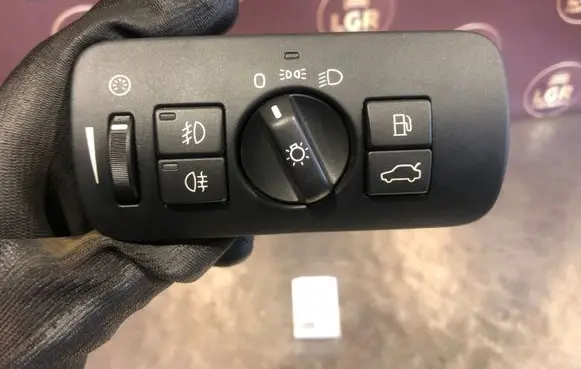 Volvo V70 Light switch 30739414