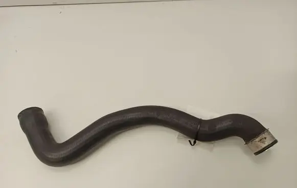 Mercedes-Benz C W203 Engine coolant pipe/hose 2035010682