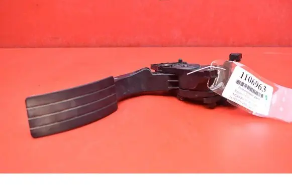 Renault Clio I Accelerator throttle pedal 180029347R