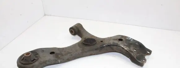 Toyota Avensis T270 Front lower control arm/wishbone