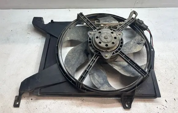Volvo S40, V40 Radiator cooling fan shroud 8240276
