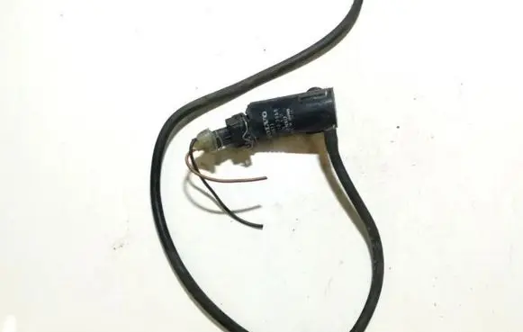 Volvo V70 Windscreen/windshield washer pump 9169611 060210-3950
