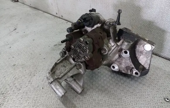 Renault Laguna II Fuel injection high pressure pump 8200108225 0445010075