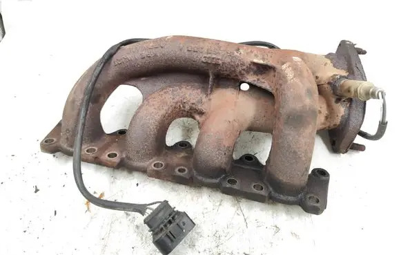 Audi A4 S4 B5 8D Exhaust manifold 058258033A