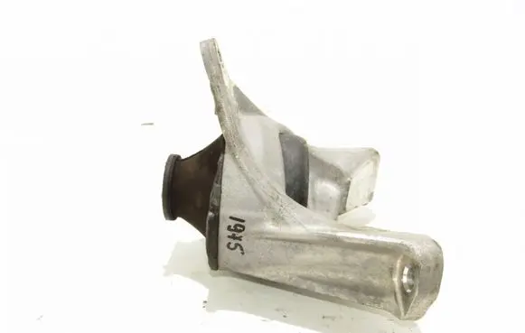Honda CR-V Engine mount bracket