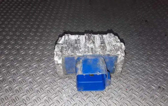 Opel Zafira B Glow plug pre-heat relay 55353011