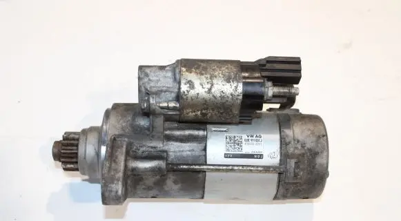 Volkswagen Caddy Starter motor 02E911024J
