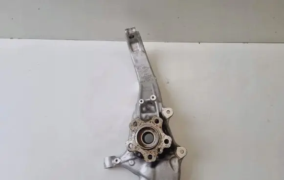 BMW X5 G05 Front wheel hub 6876655