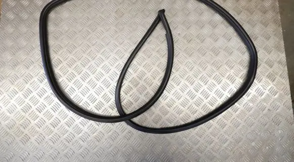Toyota Prius (XW50) Front door rubber seal 6231147050