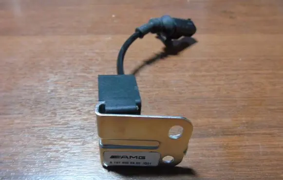 Mercedes-Benz SLS AMG Airbag deployment crash/impact sensor