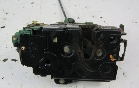 Skoda Octavia Mk2 (1Z) Front door lock C3B1837015Q