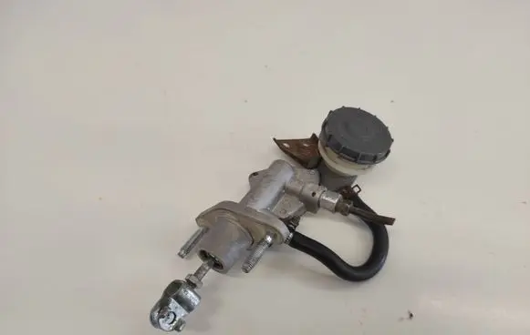 Honda CR-V Master brake cylinder A202021