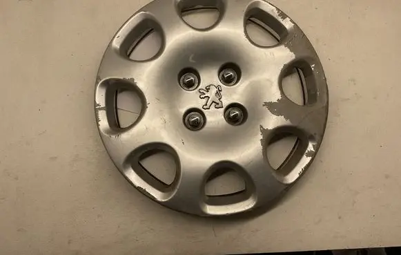 Peugeot 307 R15 wheel hub/cap/trim 9637540880