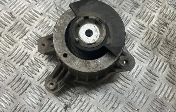 Engine mount bracket