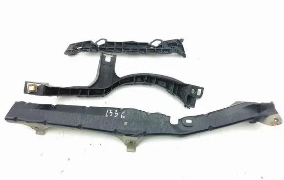 Rear bumper mounting bracket