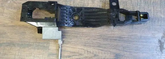 Rear door exterior handle/bracket