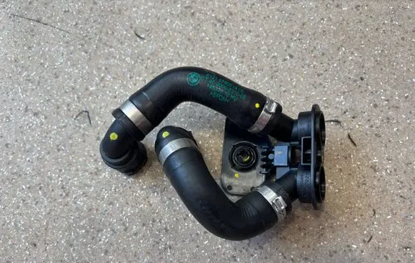 BMW X3 G01 Engine coolant pipe/hose 8780519