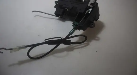 Opel Astra H Front door lock 
