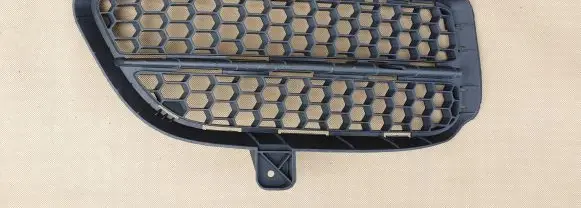 Volkswagen Touareg I Front bumper lower grill