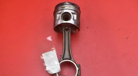 Skoda Octavia Mk2 (1Z) Piston 038LC