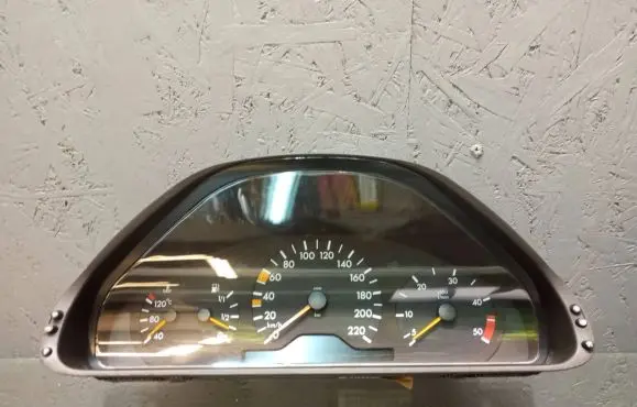 Speedometer (instrument cluster)