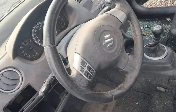 Suzuki Swift I Steering wheel