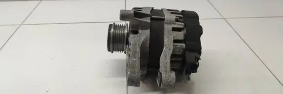 Hyundai Tucson TL Generator/alternator 373002U200
