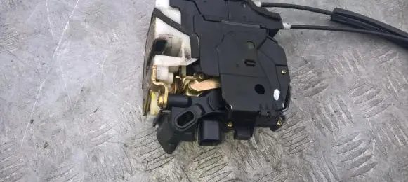 Mitsubishi Colt Front door lock