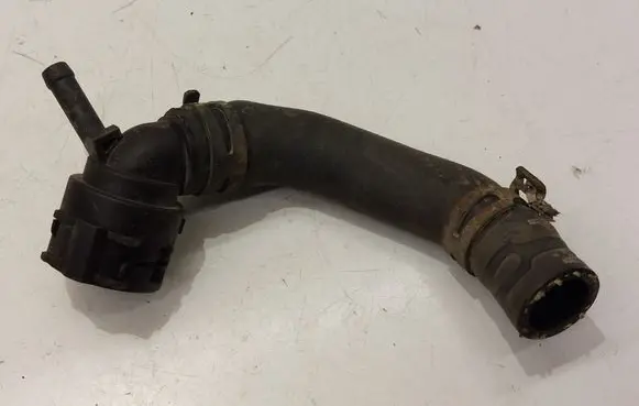 Engine coolant pipe/hose