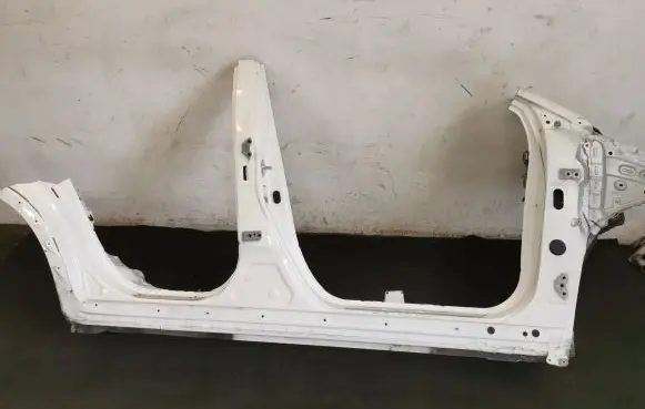Toyota C-HR I Front sill (body part) 