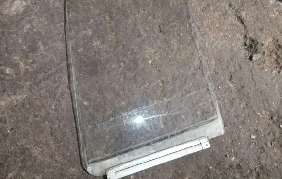 Ford Transit Front door window/glass (coupe) 