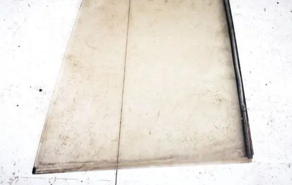 Rear door window glass