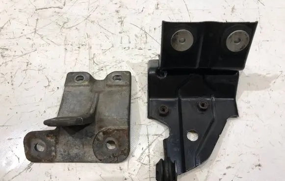 Jeep Grand Cherokee Engine mounting bracket