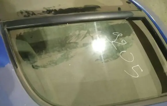 Peugeot Boxer Front door window glass four-door as2