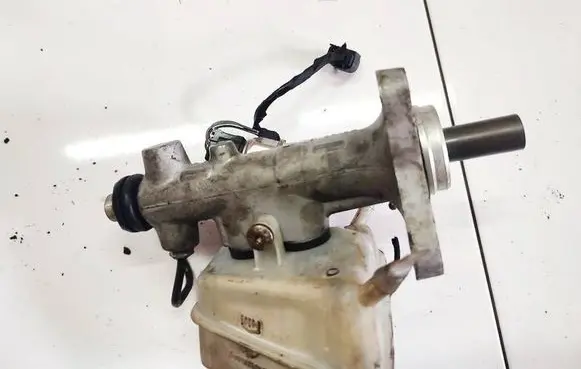 Master brake cylinder
