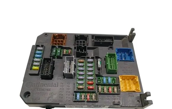 Peugeot 508 Fuse module 9664992380 BSIQ0500 S180121005G
