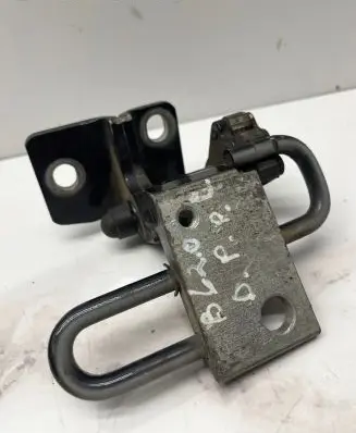 Volkswagen PASSAT B6 Front door lower hinge 