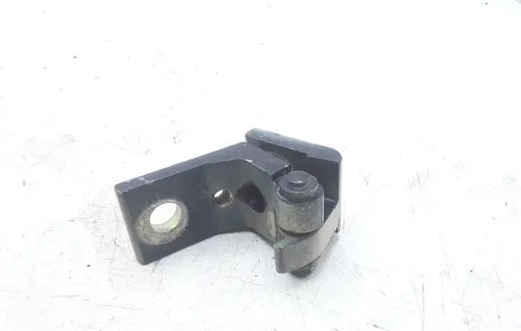 Skoda Octavia Mk2 (1Z) Front door lower hinge 6Y0831412C
