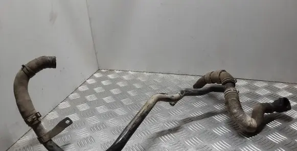 Volkswagen PASSAT B8 Engine coolant pipe/hose