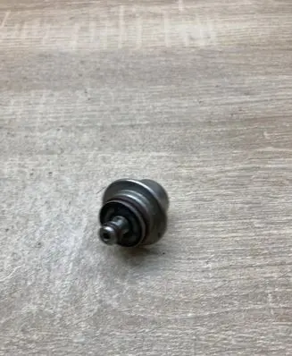 Volkswagen Polo IV 9N3 Fuel pressure regulator 06A133035