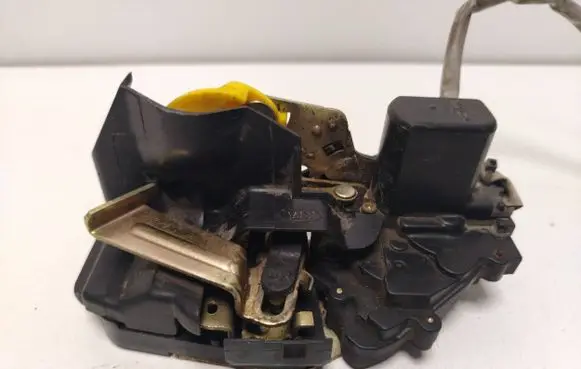 KIA Carens I Rear door lock J1J2J3