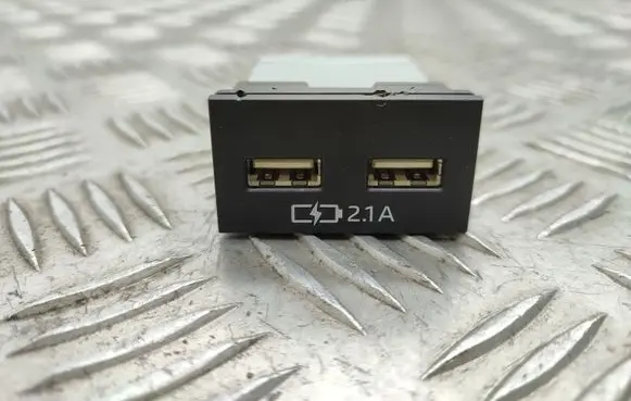 Toyota RAV 4 (XA50) USB socket connector 8553242020