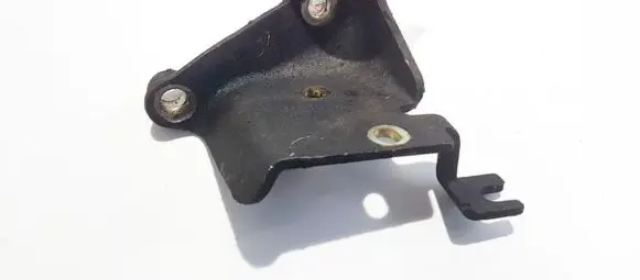 Nissan Almera Tino Engine mount bracket