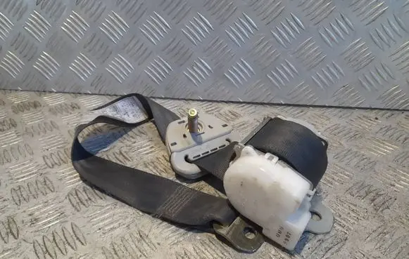 Middle seatbelt (rear)