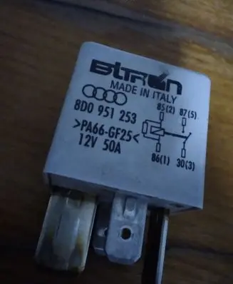 Volkswagen PASSAT B5.5 Other relay 8D0951253