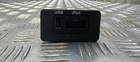 Land Rover Range Rover Sport L320 USB socket connector AH2219C166AA A2C53326068 30092009