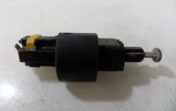 Opel Zafira A Brake pedal sensor switch 09175185 09132299 09175172
